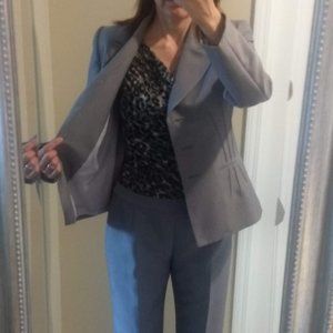 Light gray Evan Picone 2-pc suit size 4